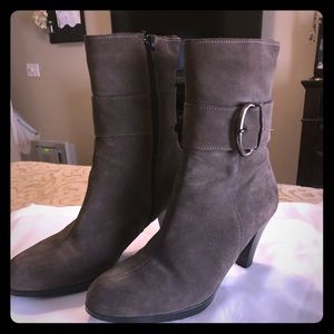 La Canadienne suede dark grey ankle boots
